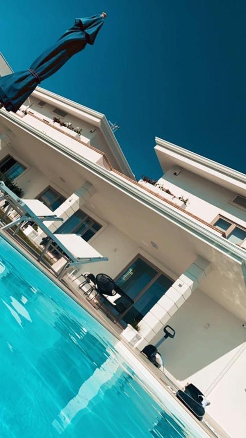 Luxury Villa Blue&Blanc Piscina A Sfioro Isola Diamante Exterior photo
